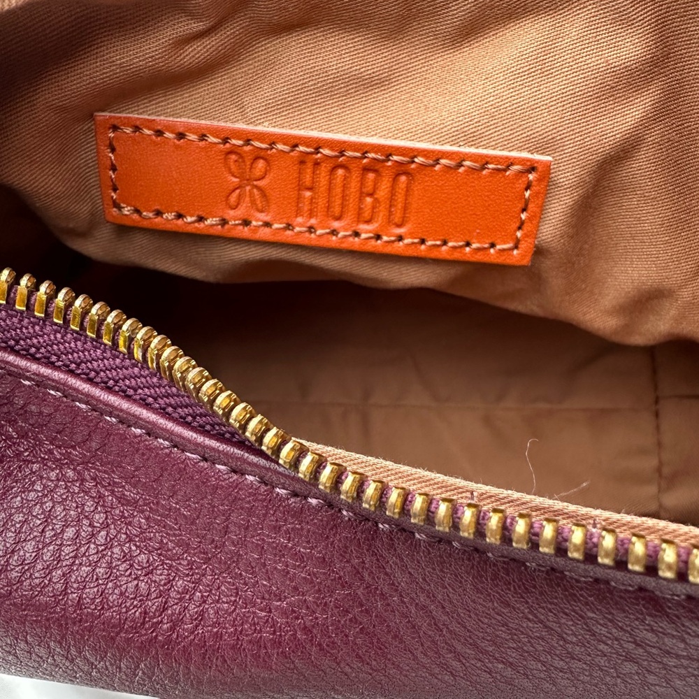 Hobo Astrid crossbody - Picture 7 of 11